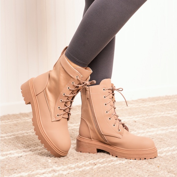 Grunge Lace Up Round Toe Boots - Picture 7 of 9